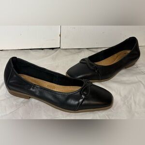 NWOT. Clarks Collection Women's Lyrical Rhyme Slip-On Flats Black Size 8M